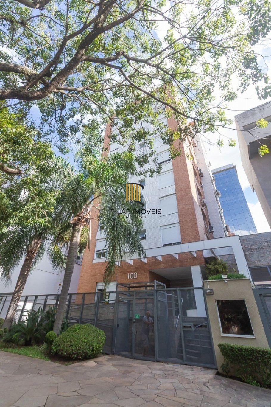 Apartamento com 1 dormitório e 1 vaga de garagem no Bairro petrópolis