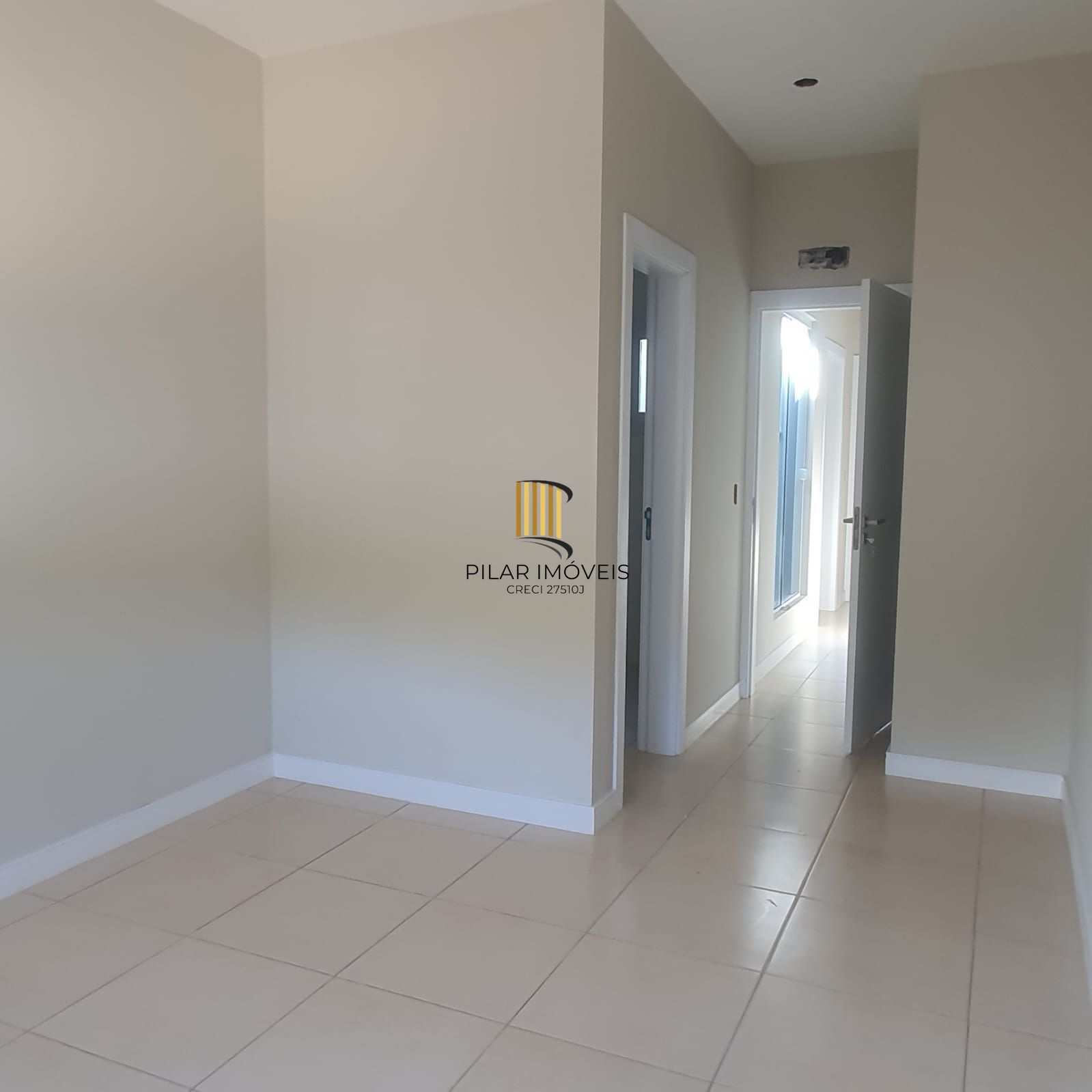 Casa geminada com 2 quartos e vaga de garagem no bairro Cruzeiro do sul