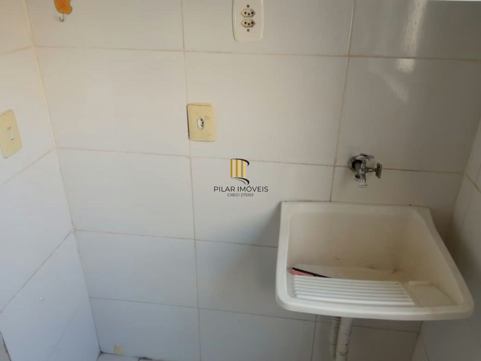 Apartamento com 2 quartos, vaga e salão de festa no bairro Passo das Pedras.