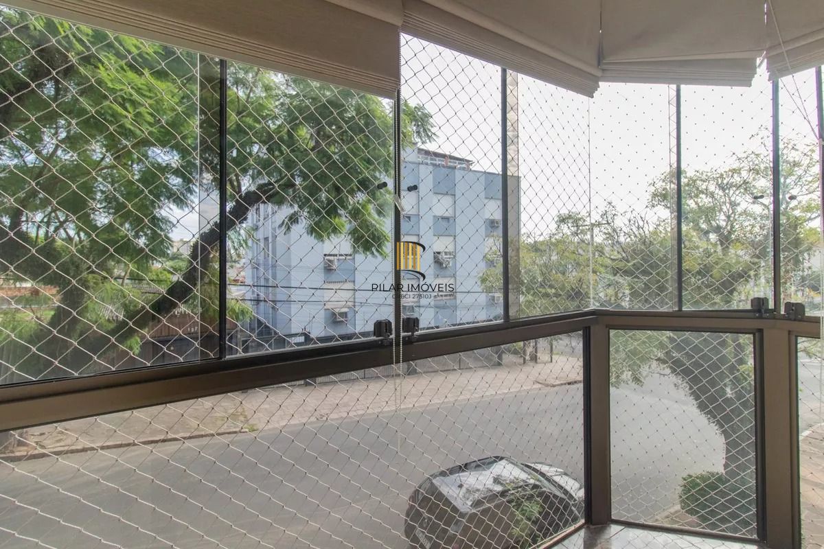 Apartamento 2 dormitórios no Partenon com sacada e 60m²