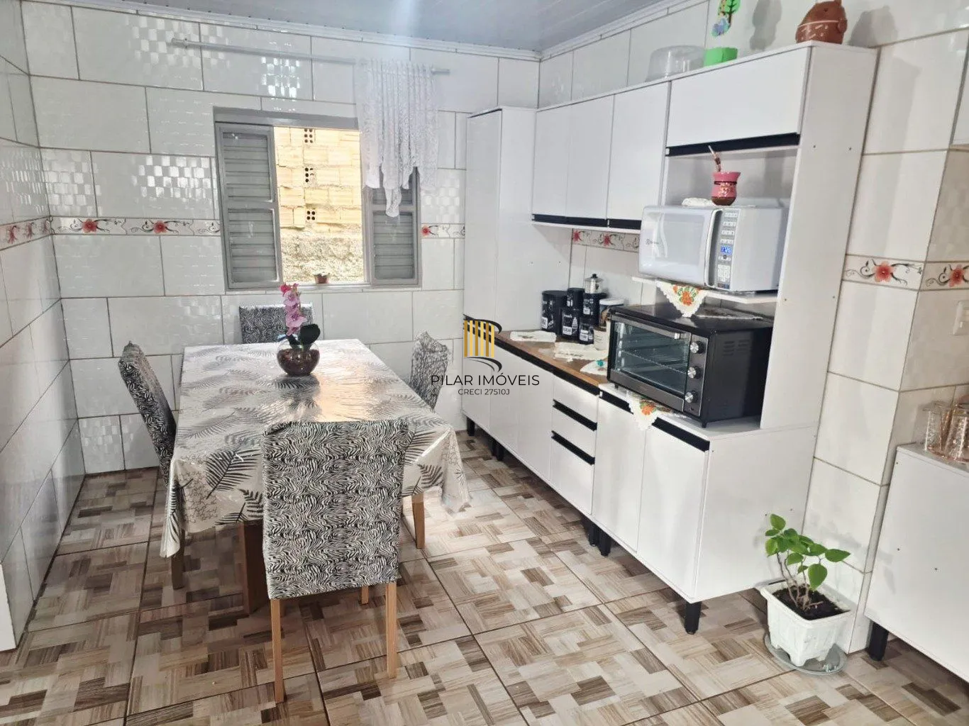 Casa de 3 dormitórios e 2 vagas de garagem em Canoas.