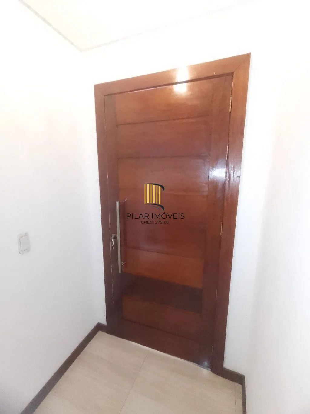 Casa de 5 dormitórios, piscina e 4 vagas de garagem em Canoas.