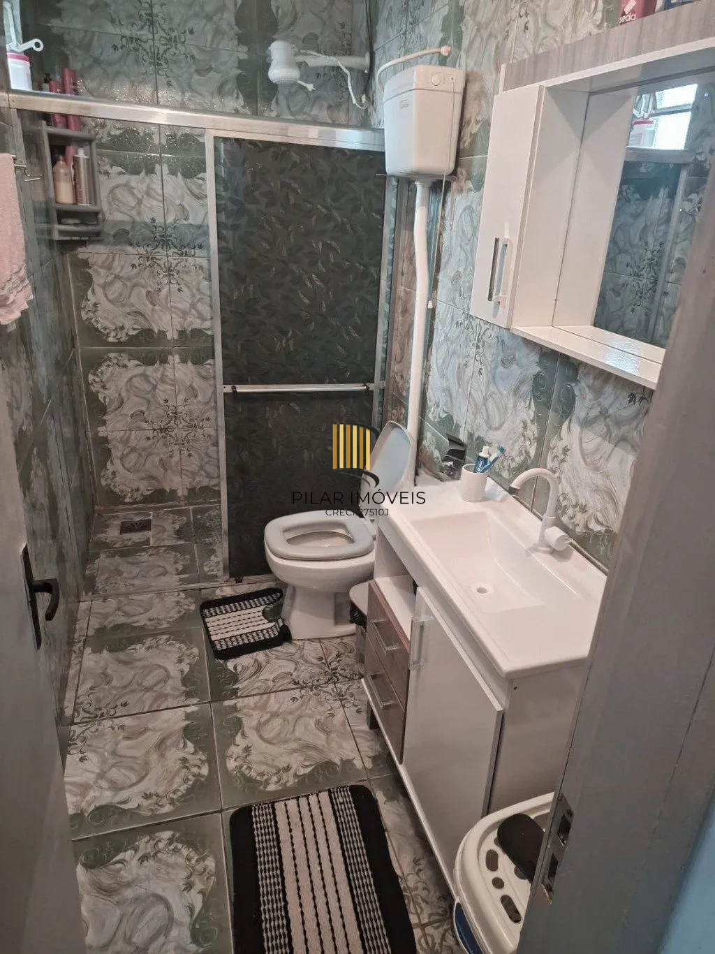 Casa de 3 dormitórios e 2 vagas de garagem em Canoas.