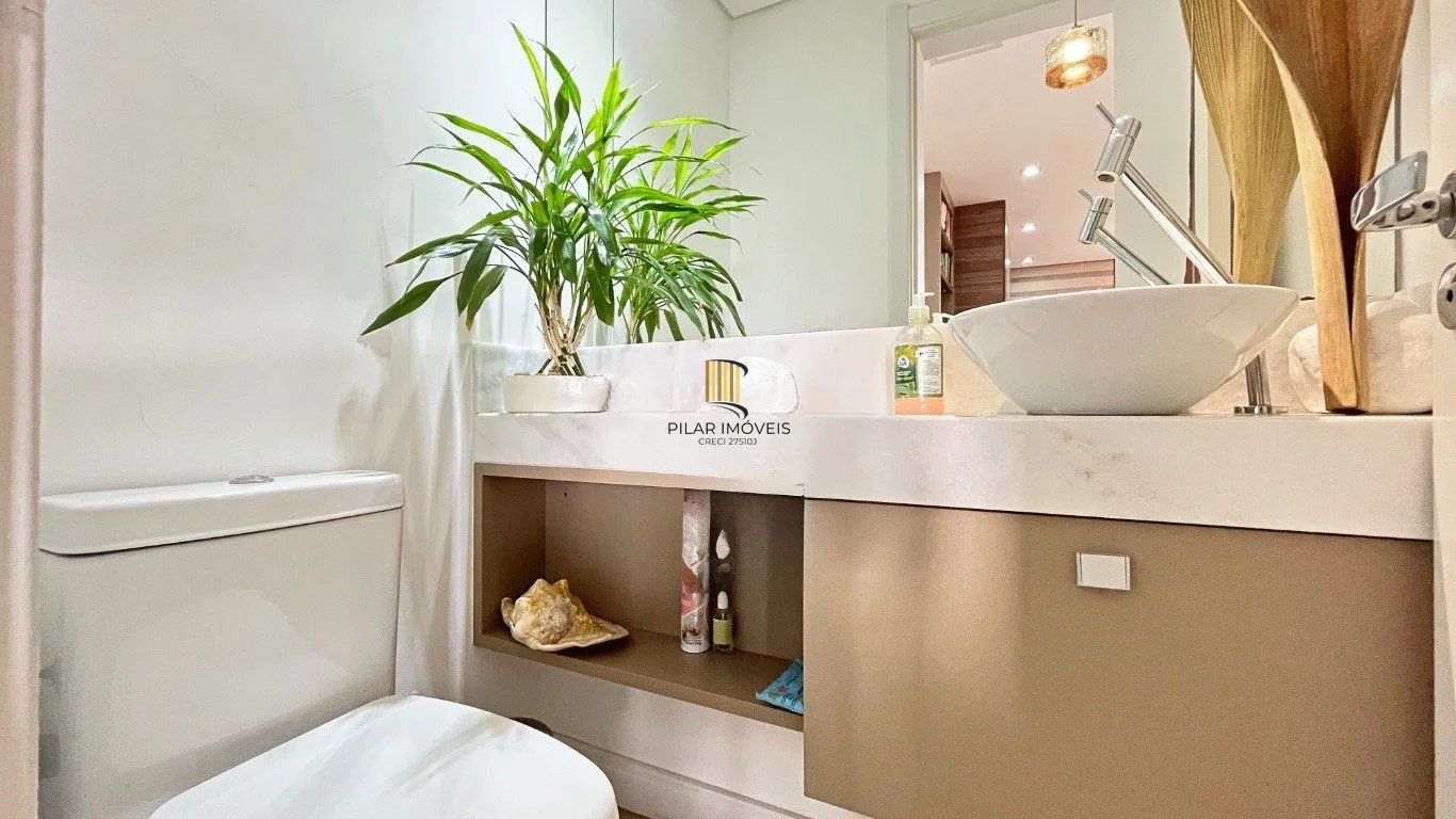 Apartamento com 3 quartos, 3 suítes e 128m² à venda em Menino Deus.