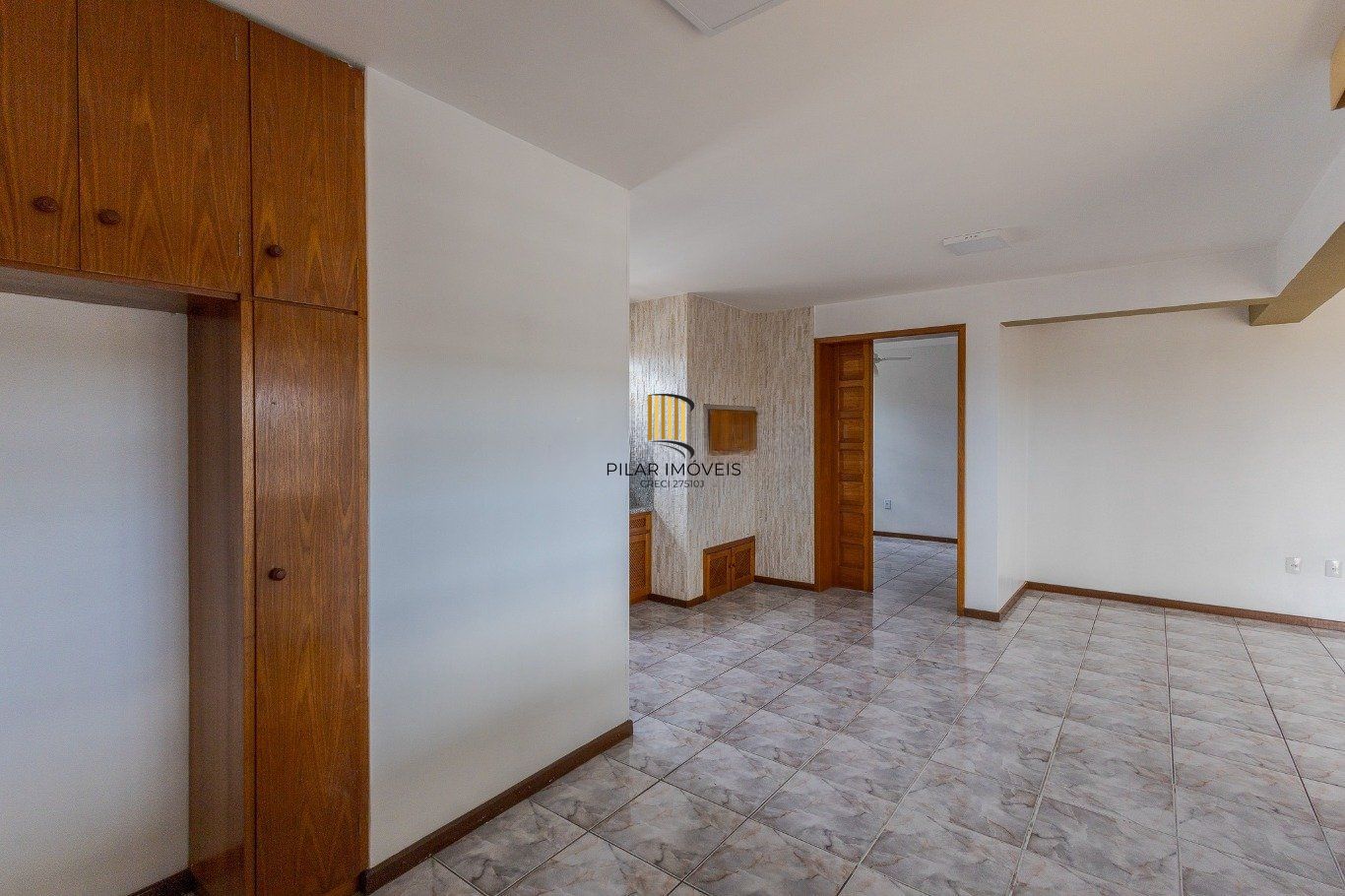 Cobertura com 4 quartos, 1 suíte e 2 vagas no bairro Passo da Areia.