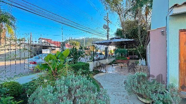 Casa Sobrado semi mobiliada com 2 dormitórios Avenida Juca Batista 115m2