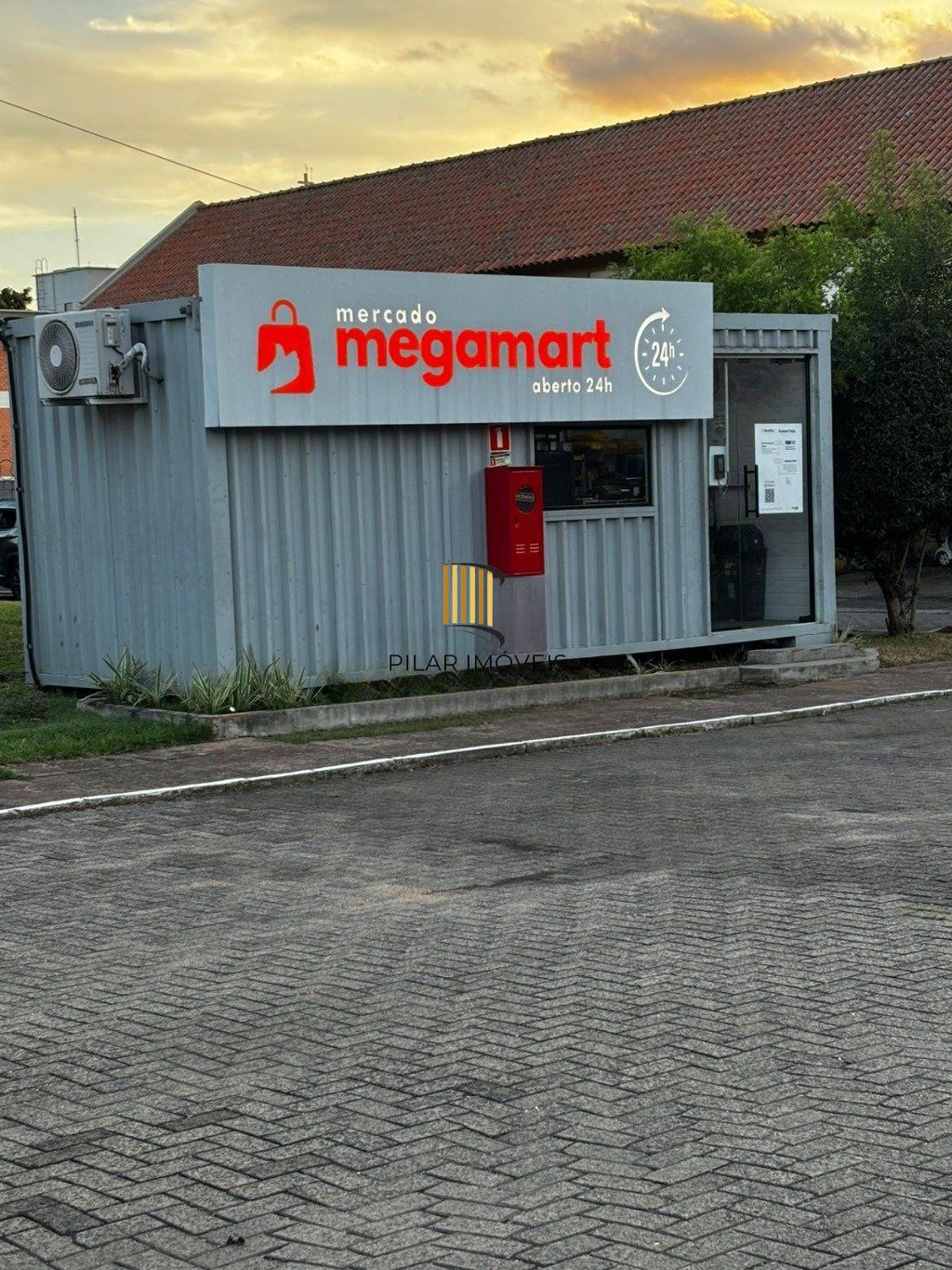 Casa com 2 dormitórios e 2 vagas de garagem em Canoas.