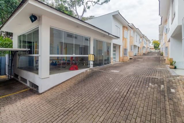 Casa em condomínio de 3 quartos no Bairro Teresópolis Porto Alegre.