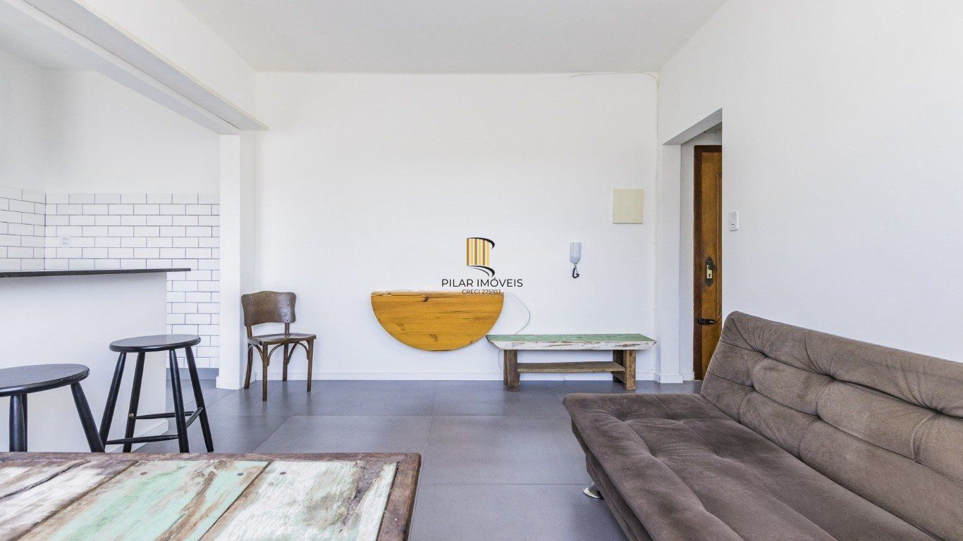 Apartamento de 1 dormitório no bairro Menino Deus em Porto Alegre.