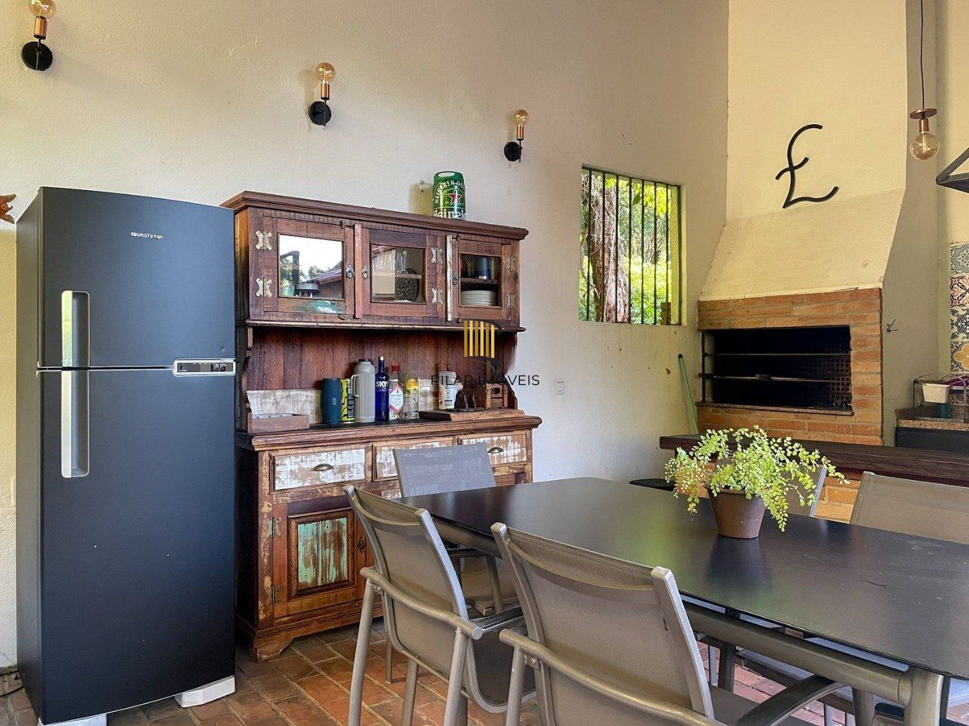 Casa com 4 quartos e 339m² à venda em Santa Tereza, Porto Alegre.