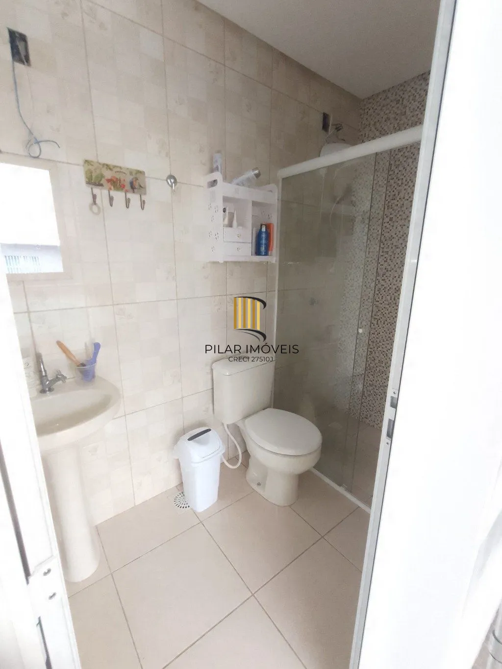 Casa de 5 dormitórios, piscina e 4 vagas de garagem em Canoas.