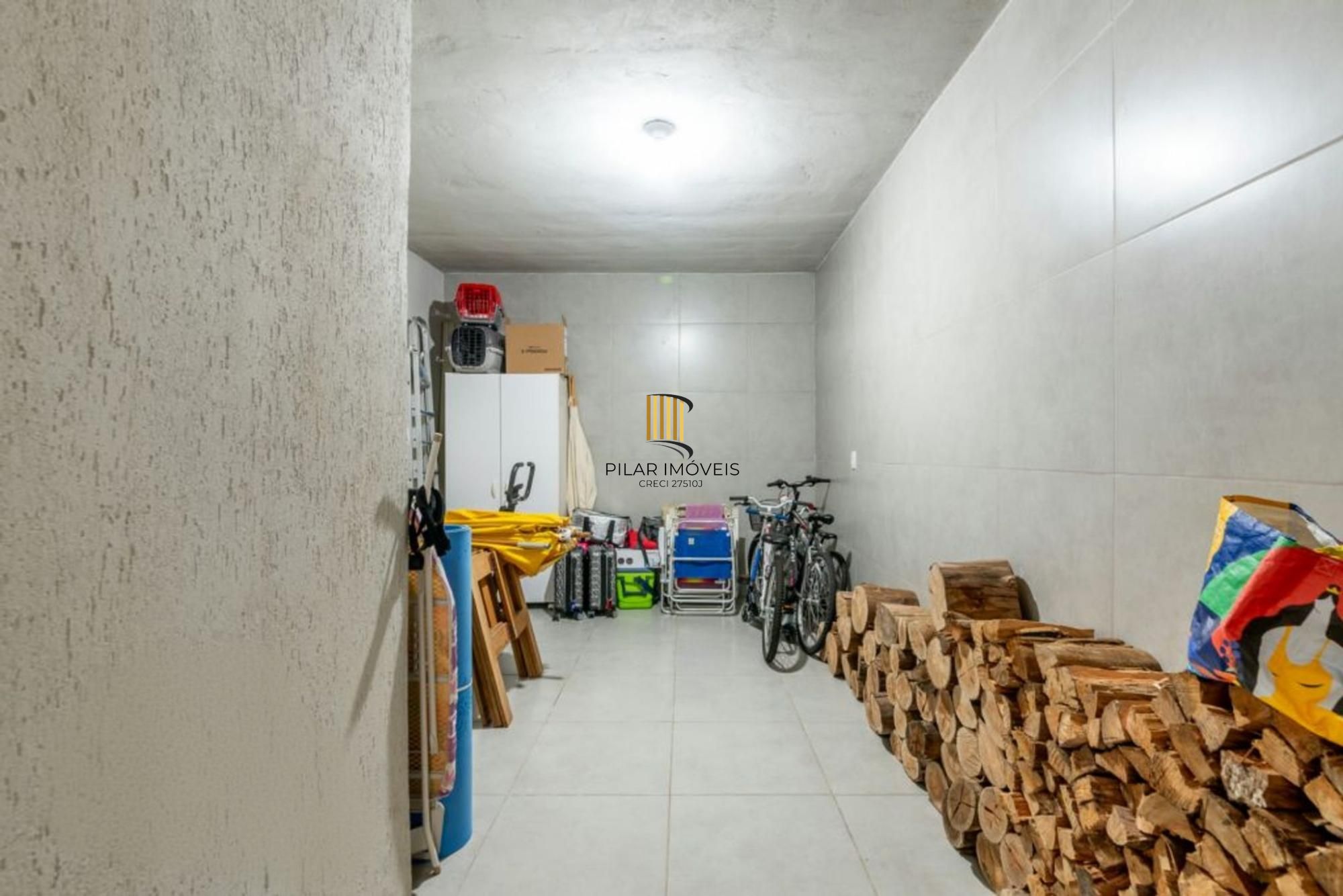 Casa em condomínio de 3 dormitórios,2 vagas e churrasqueira no bairro Agronomia