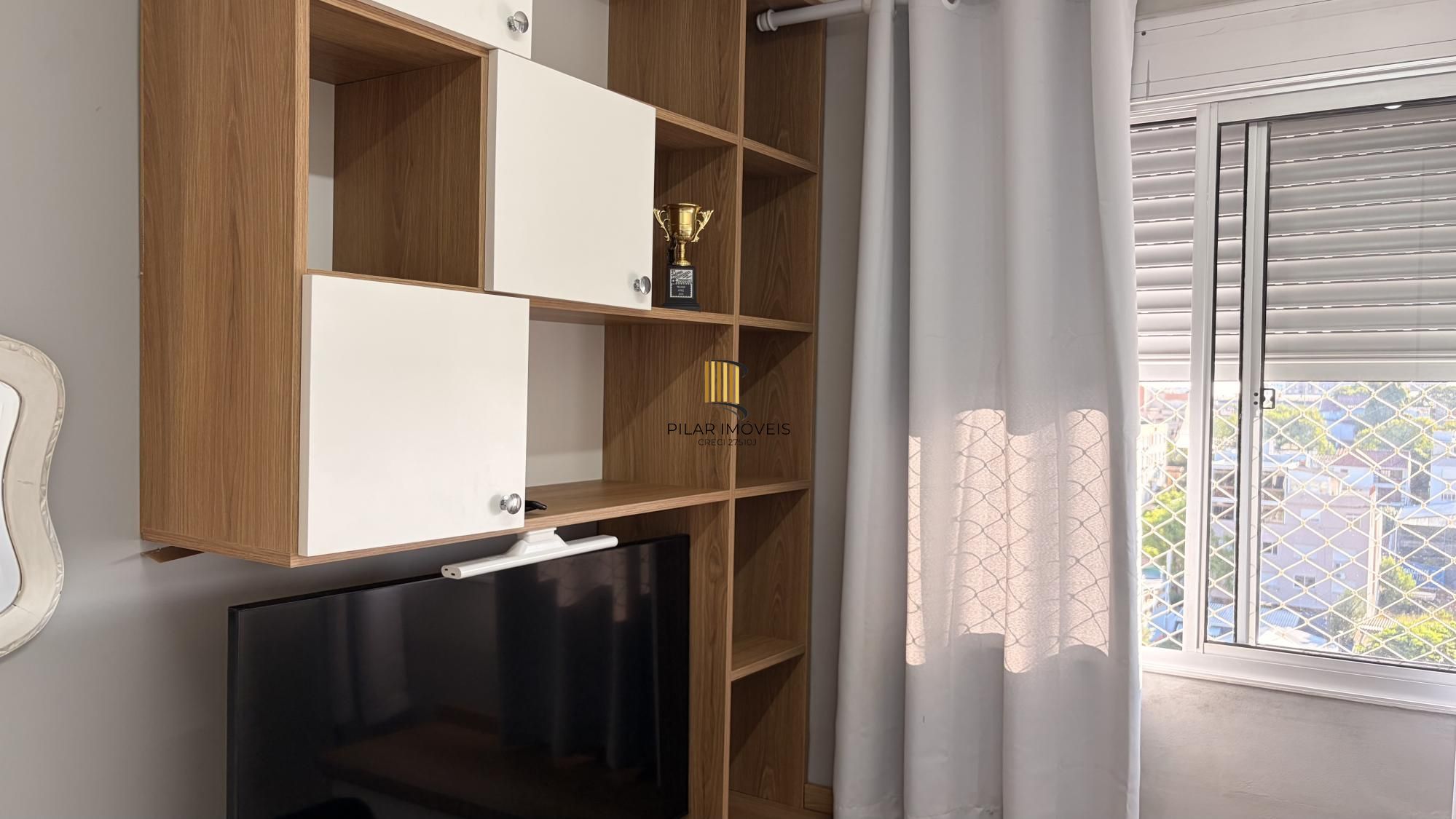 Apartamento com 2 quartos e 1 vaga de garagem no Bairro Sarandí