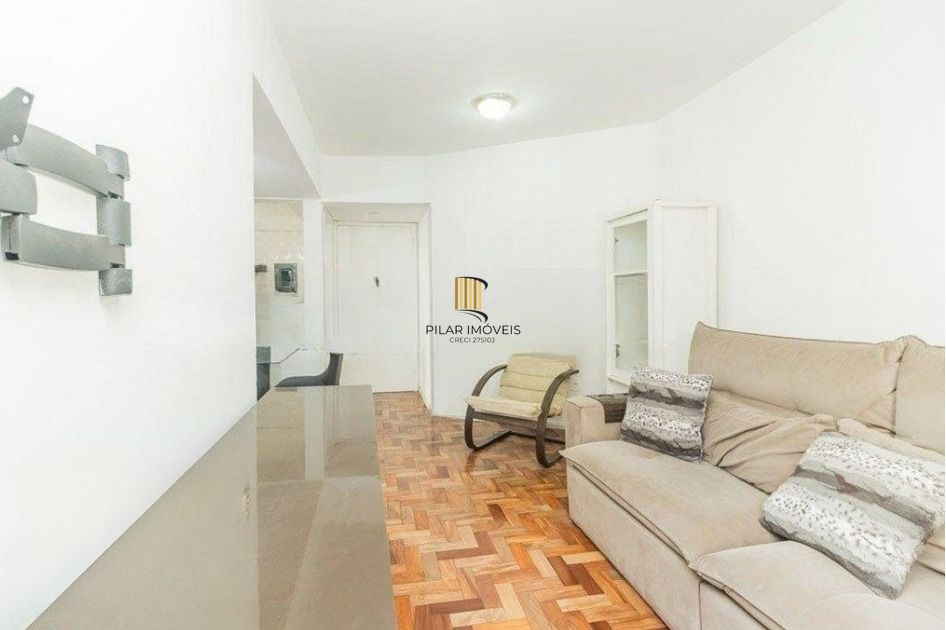 Apartamento de 2 dormitórios com sacada e 1 vaga no Petrópolis.