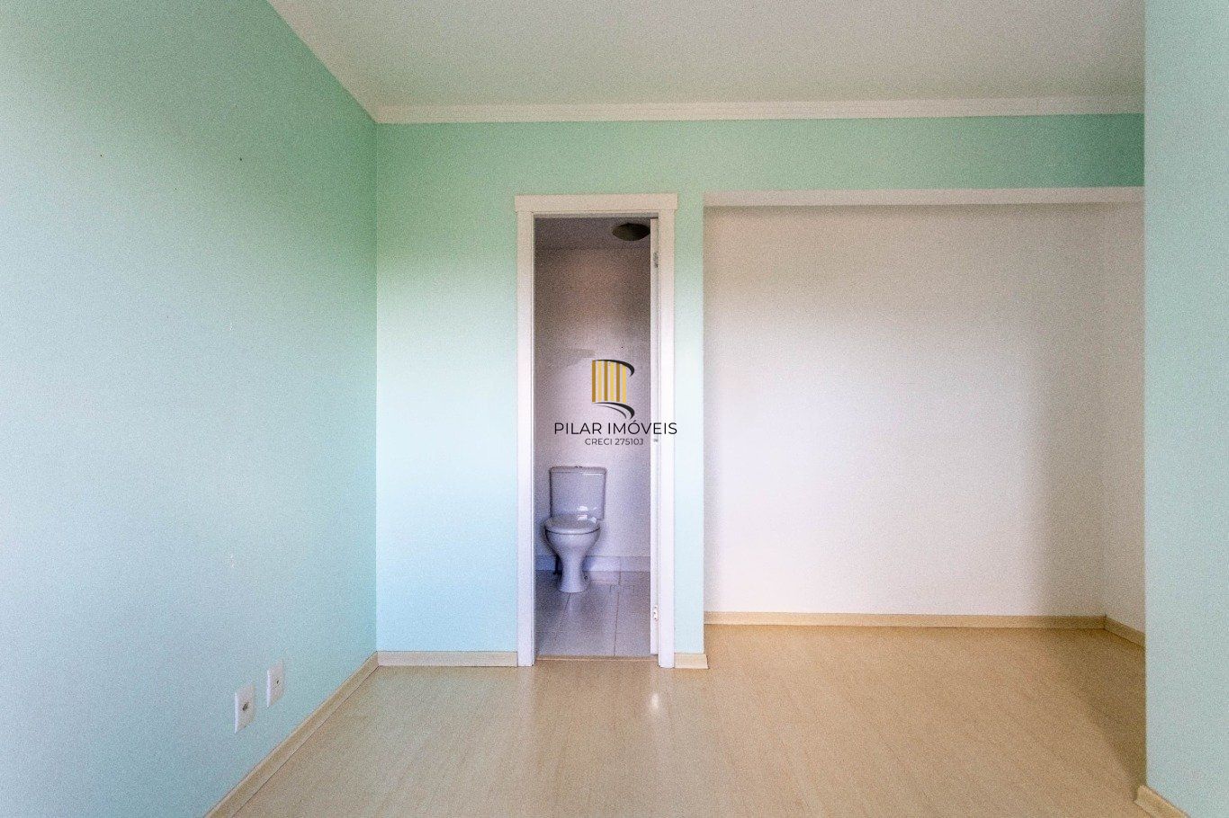 Apartamento com 2 quartos, 1 vaga e elevador no Bairro Vila Ipiranga.