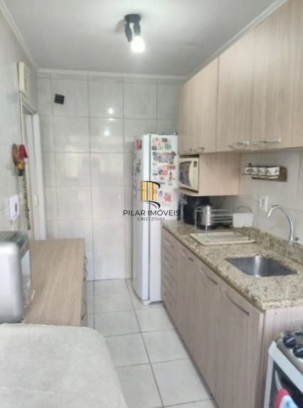 Apartamento de 2 dormitórios com 1 vaga de garagem no bairro Passo da Areia