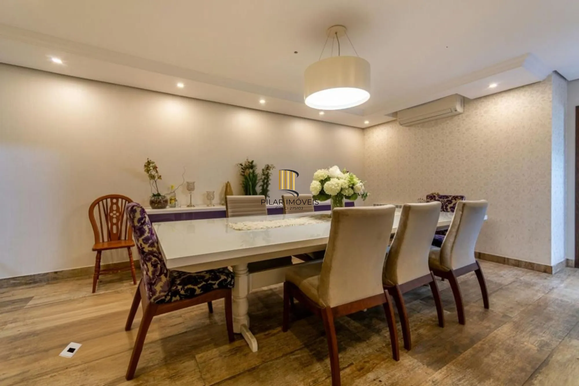 Casa com 4 quartos,1 Suite, 2 vagas e 450m² à venda em Sarandi.