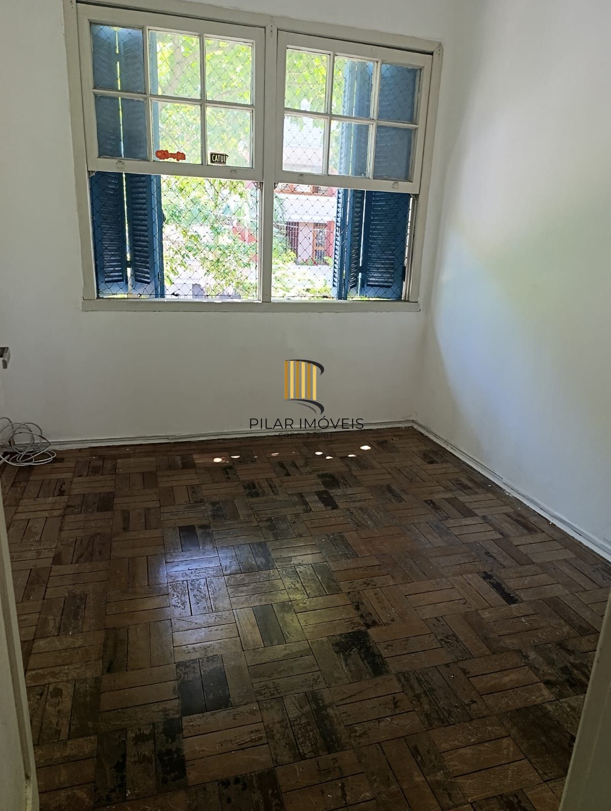Apartamento de 2 quartos, sacada no bairro Mont' Serrat.