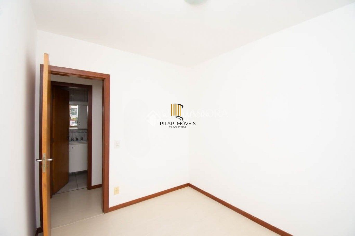 Apartamento 2 Dormitórios com Sacada, Garagem e Vista – Bairro Partenon
