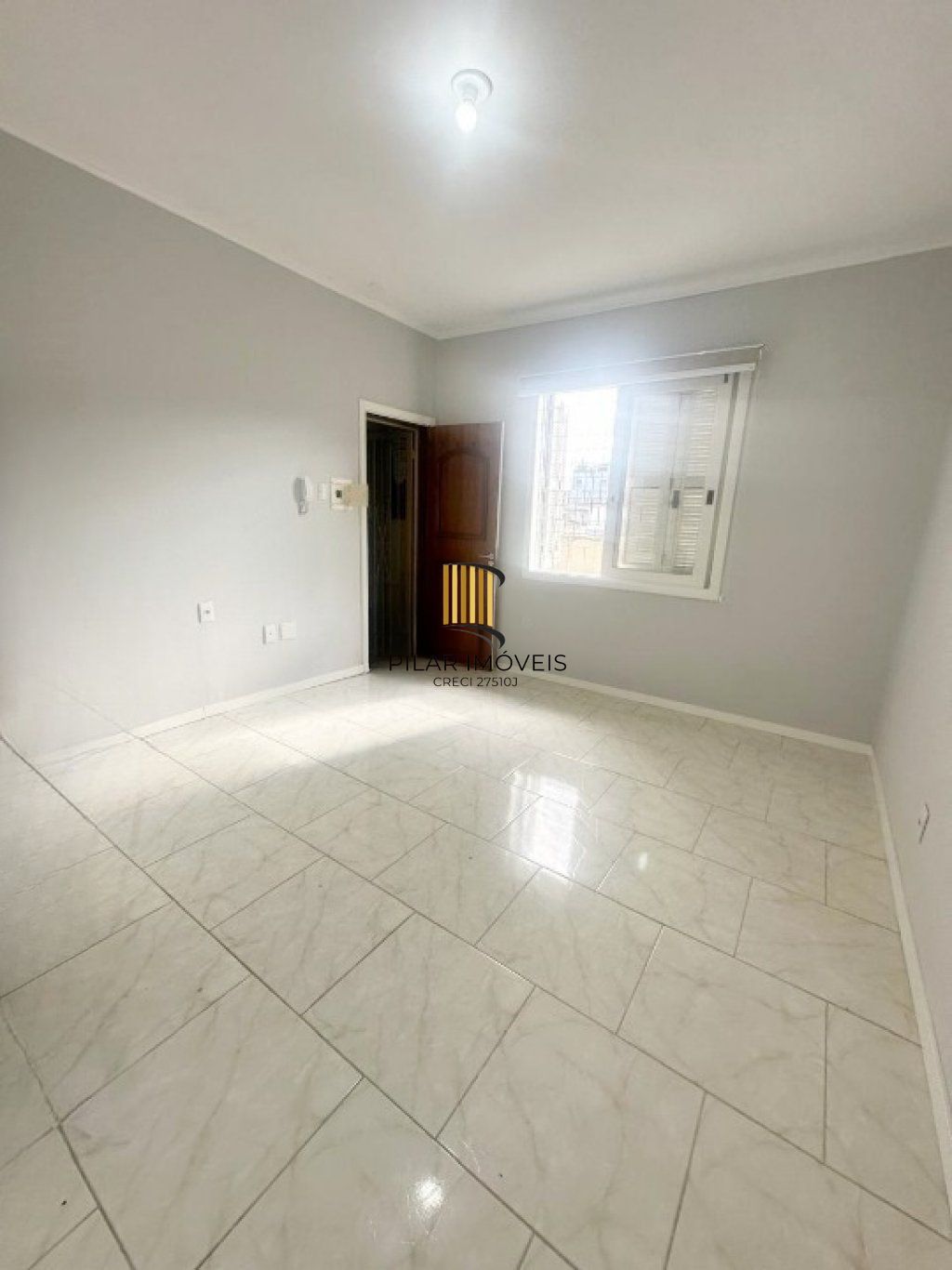 Apartamento térreo com 2 quartos e 1 vaga de garagem no Bairro Auxiliadora