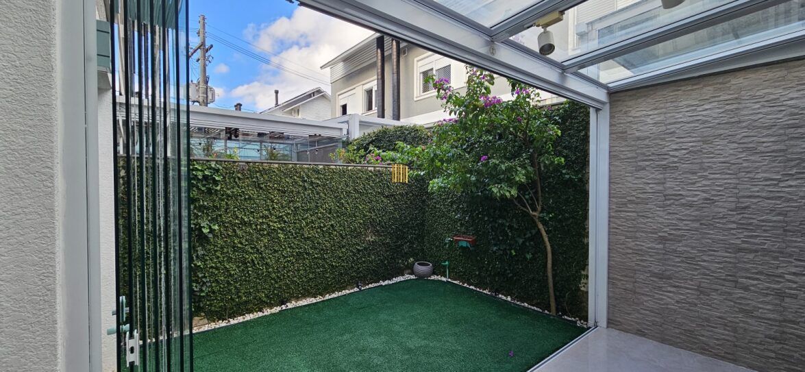 Casa em Condomínio com 3 quartos, 3 suítes, 2 vagas e 195m² no Jardim Carvalho.