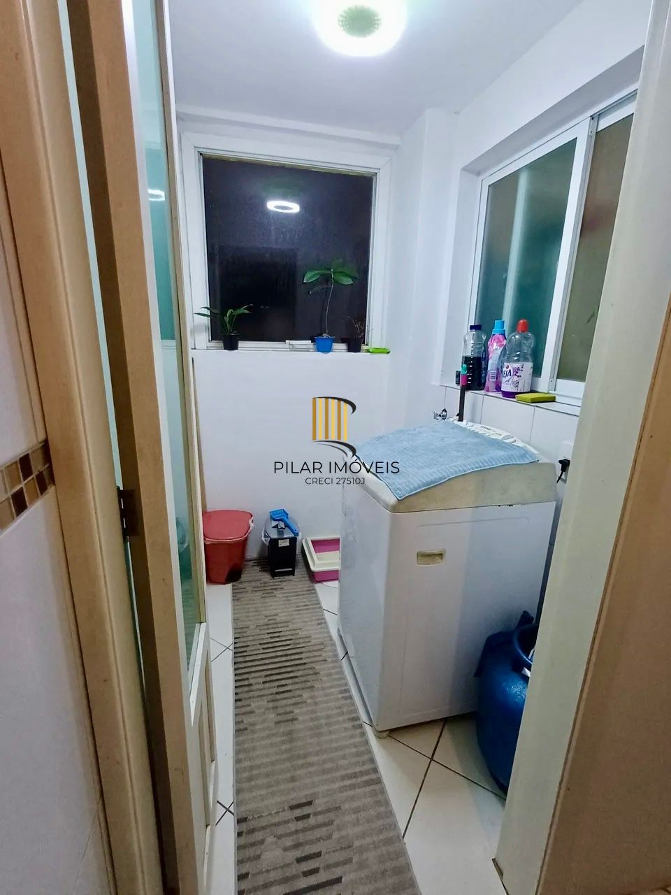 Apartamento de 2 quartos no andar térreo semi mobiliado em Gravataí