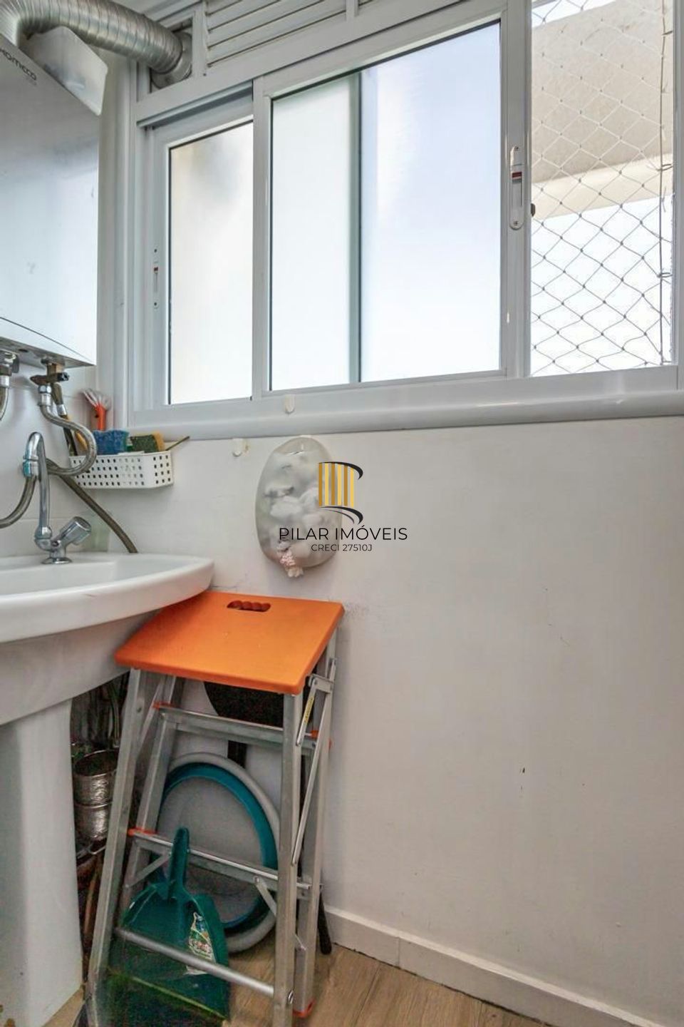 Apartamento semi mobiliado de 3 dormitórios no bairro Lindóia