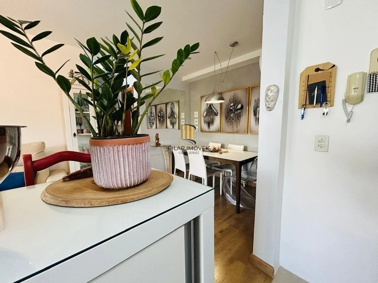 Apartamento 2 Dormitórios com Suíte, elevador e 2 Vagas no Alto Petrópolis