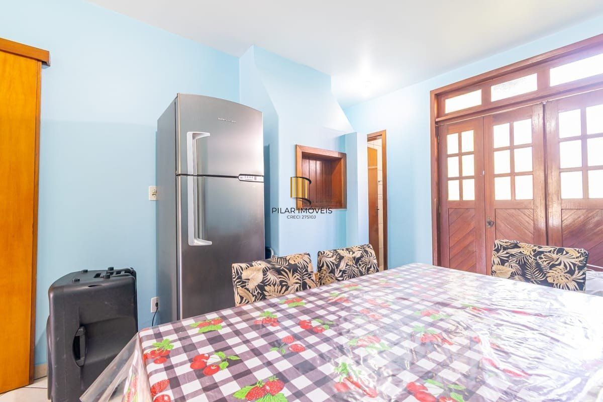 Casa de 2 dormitórios e 1 vagada de garagem em Cachoeirinha.