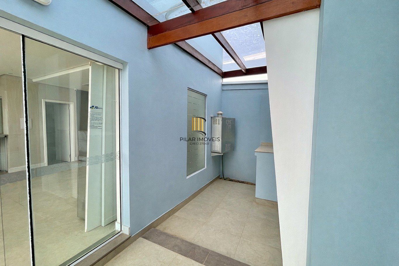 Casa  de 4 Dormitórios e 3 vagas de garagem em Canoas.