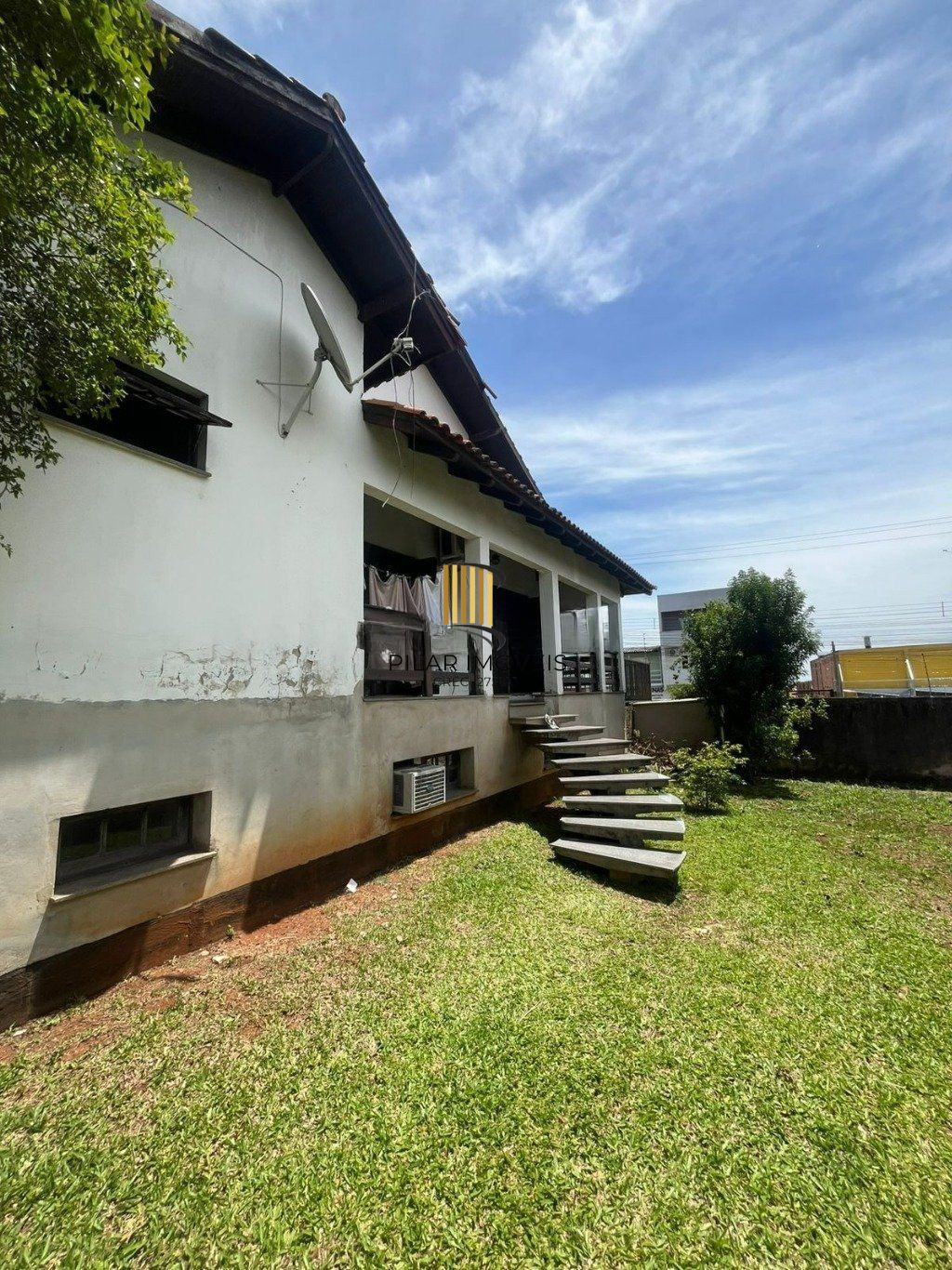 Casa de 3 dormitórios e 4 vagas de garagem em Cachoeirinha.