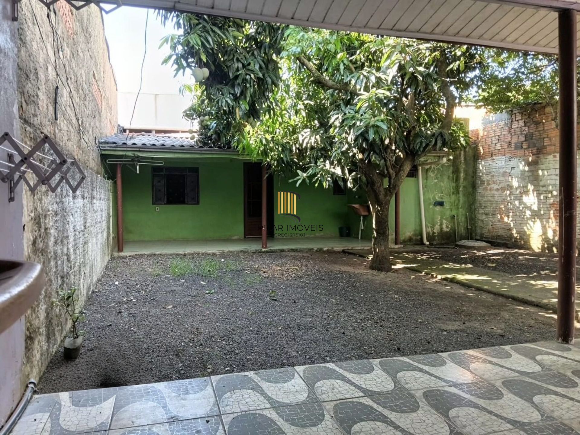 Casa de 3 dormitórios e 2 vagas de garagem em Canoas.