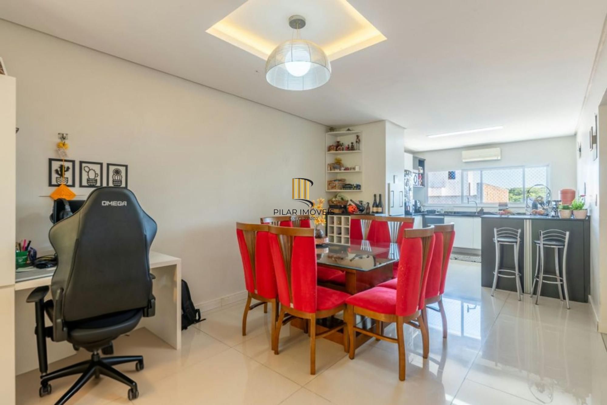 Casa em condomínio de 3 dormitórios,2 vagas e churrasqueira no bairro Agronomia