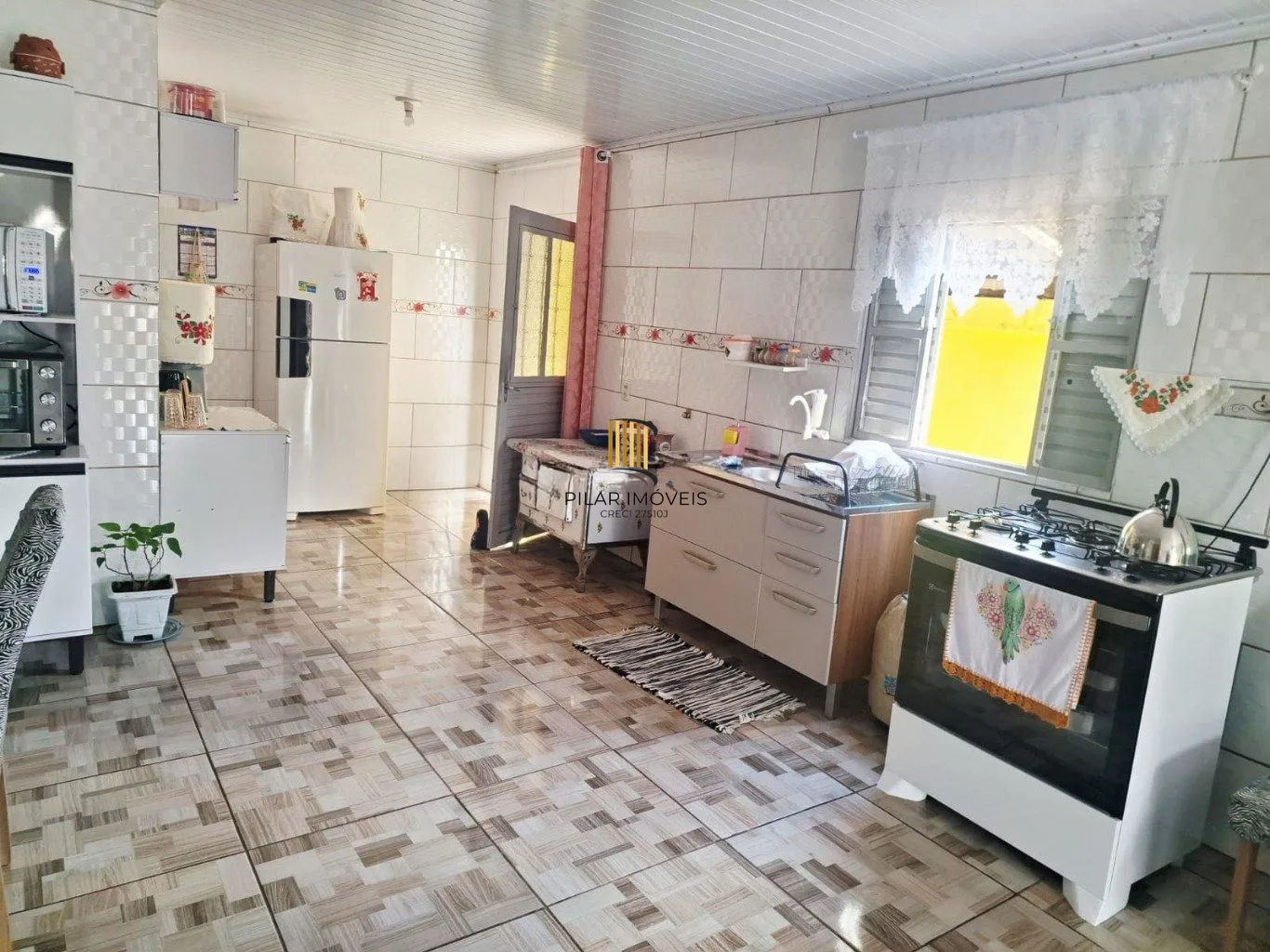 Casa de 3 dormitórios e 2 vagas de garagem em Canoas.