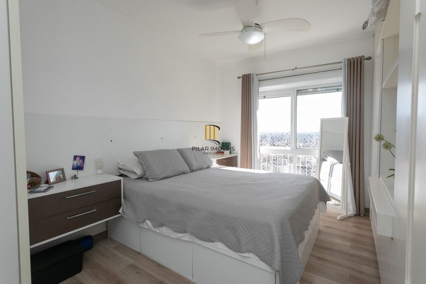 Apartamento com 3 quartos(1 suíte) e 2 vagas de garagem no Bairro Petrópolis