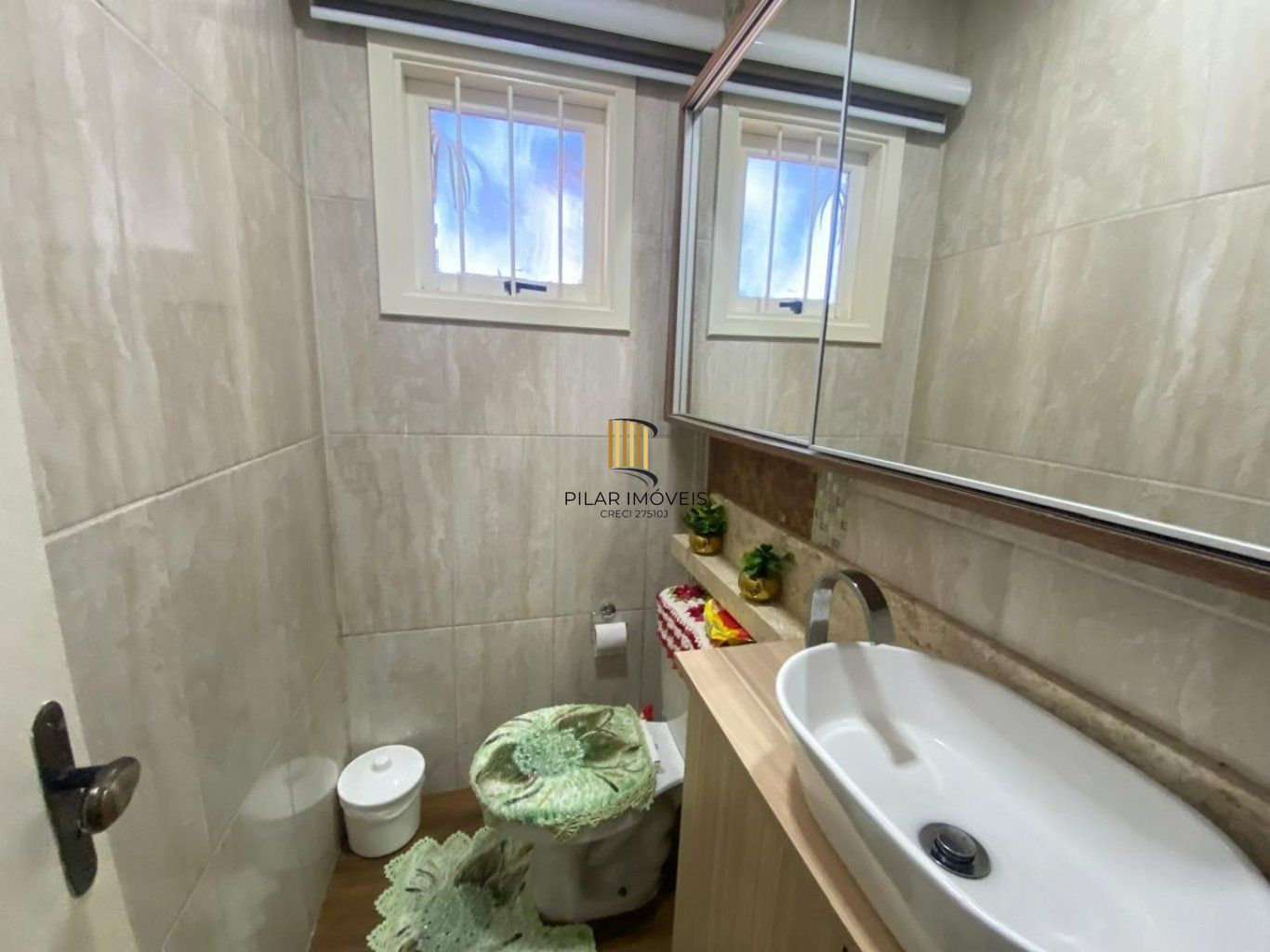 Casa de 3 quartos, 2 vagas de garagem cobertas no bairro Mato grande em Canoas.