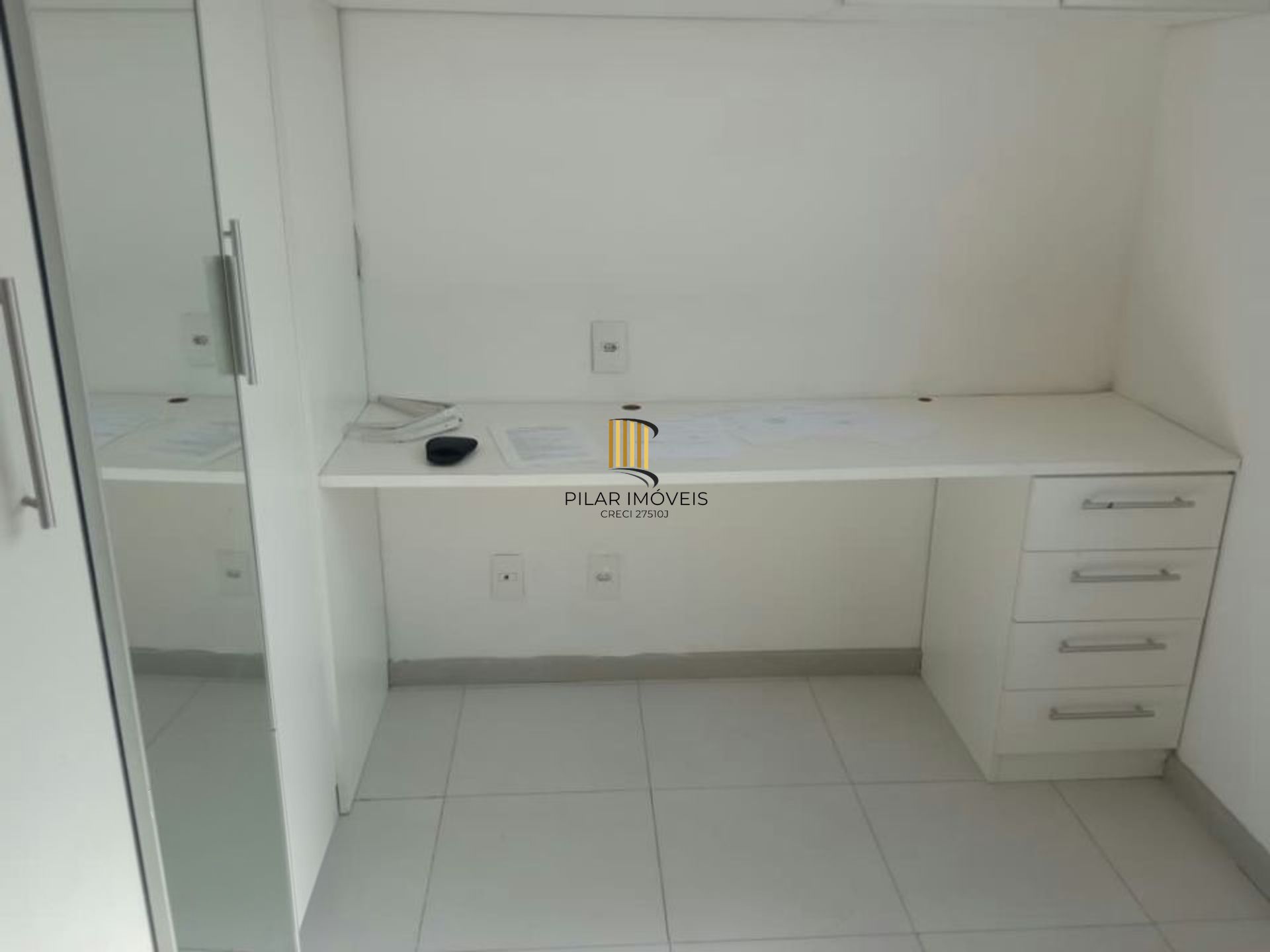 Apartamento com 2 quartos, vaga e salão de festa no bairro Passo das Pedras.