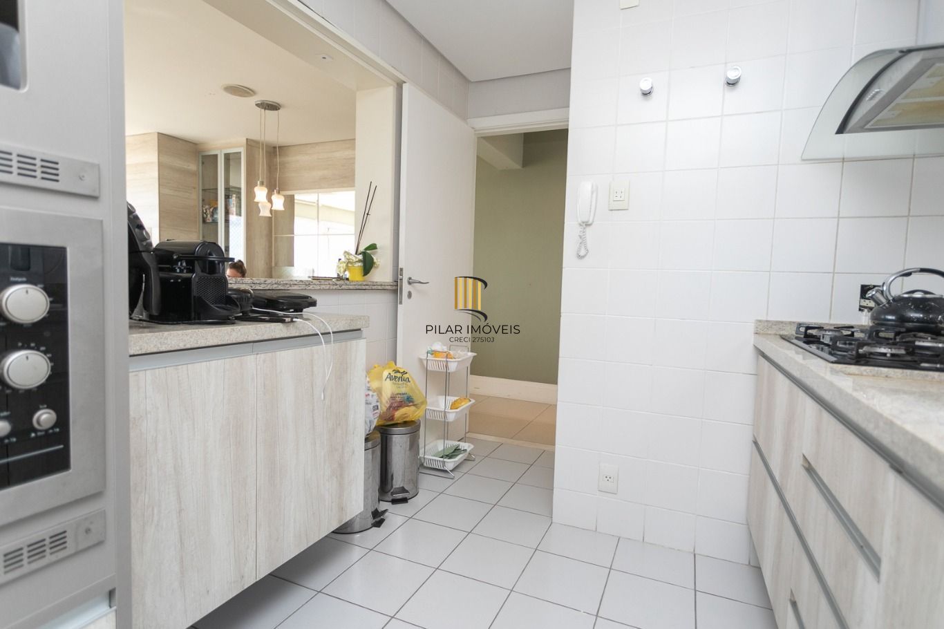 Apartamento com 3 quartos(1 suíte) e 2 vagas de garagem no Bairro Petrópolis