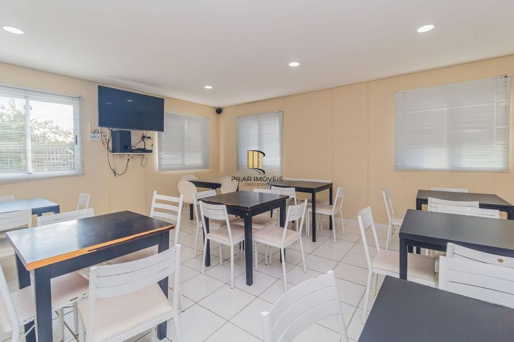 Apartamento com 2 quartos e 1 vaga e elevador no Bairro São Sebastião