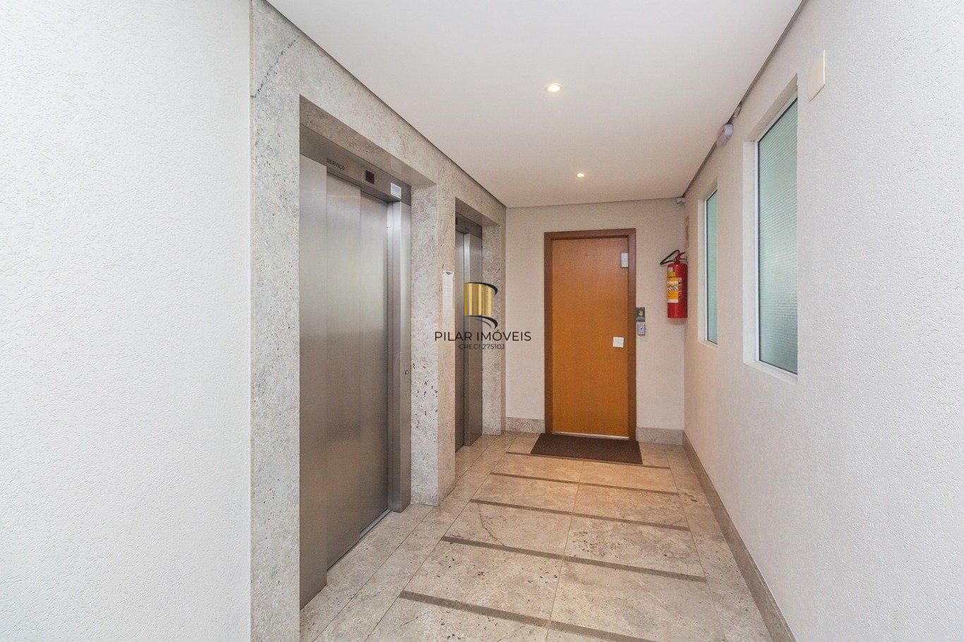 Apartamento com 1 dormitório e 1 vaga de garagem no Bairro petrópolis