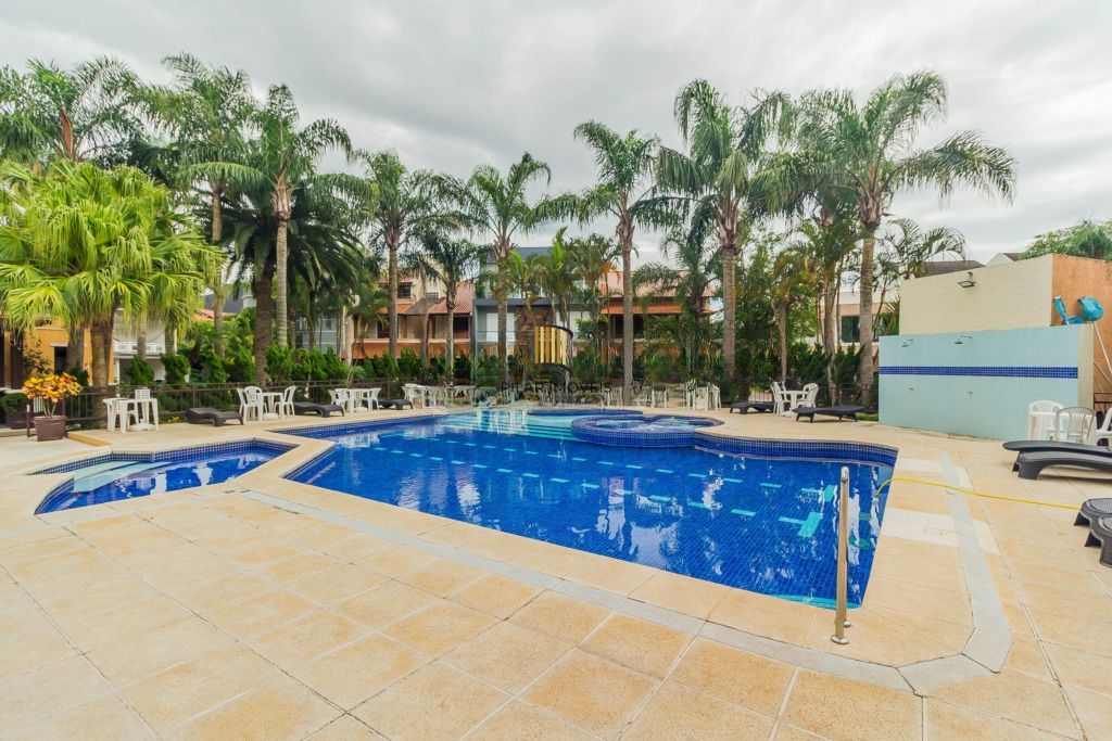 Casa com 4 dormitórios, 1 suíte, 260 m² privativos, 3 vagas no Ecoville.