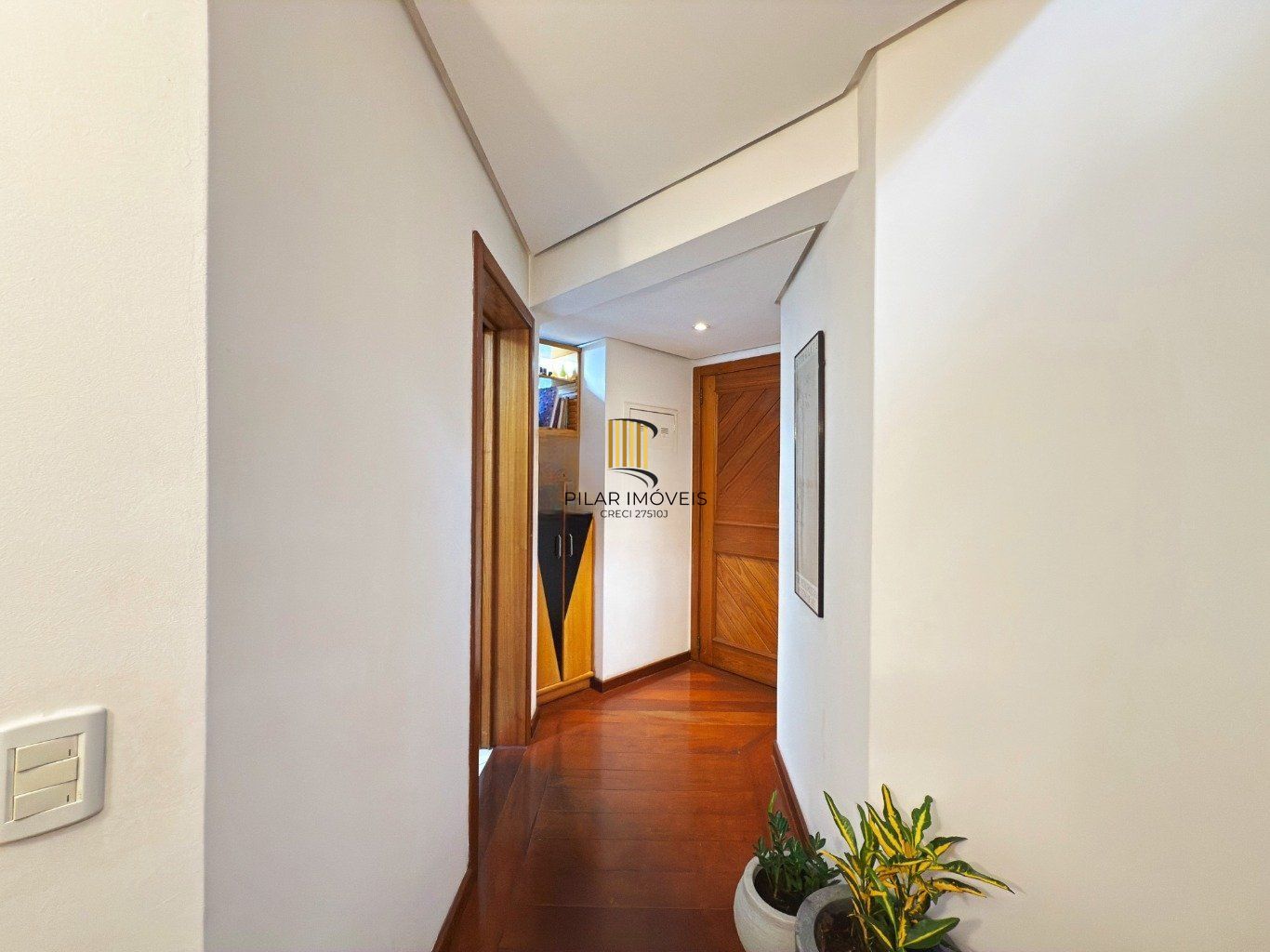 Cobertura de 3 quartos,suíte,elevador,2 vagas no bairro Mont Serrat