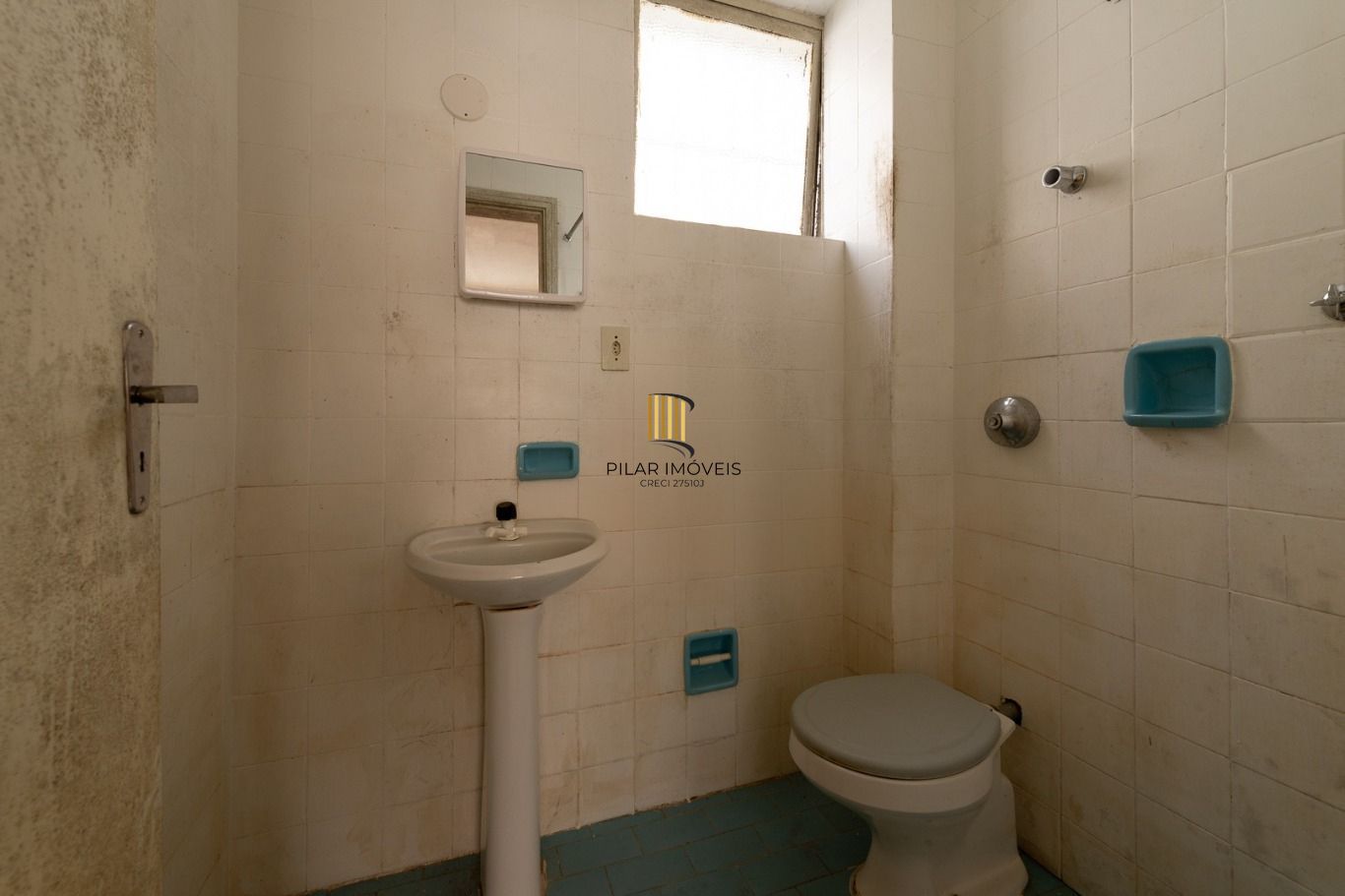 Apartamento JK com 1 dormitório e 54m² à venda em Menino Deus, Porto Alegre.