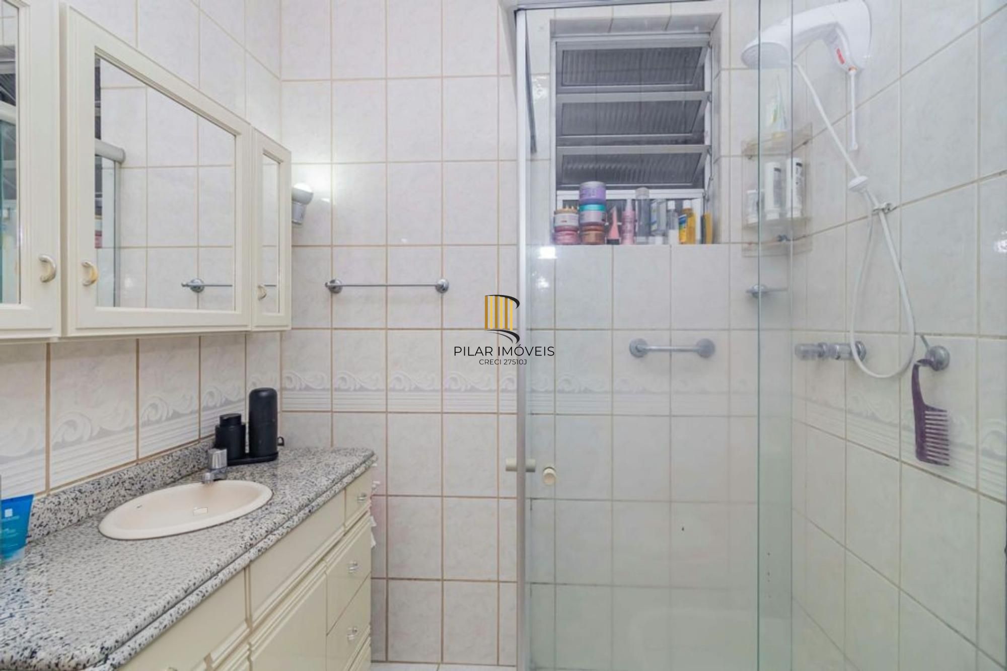 Apartamento semi mobiliado 2 dormitórios bairro Petrópolis