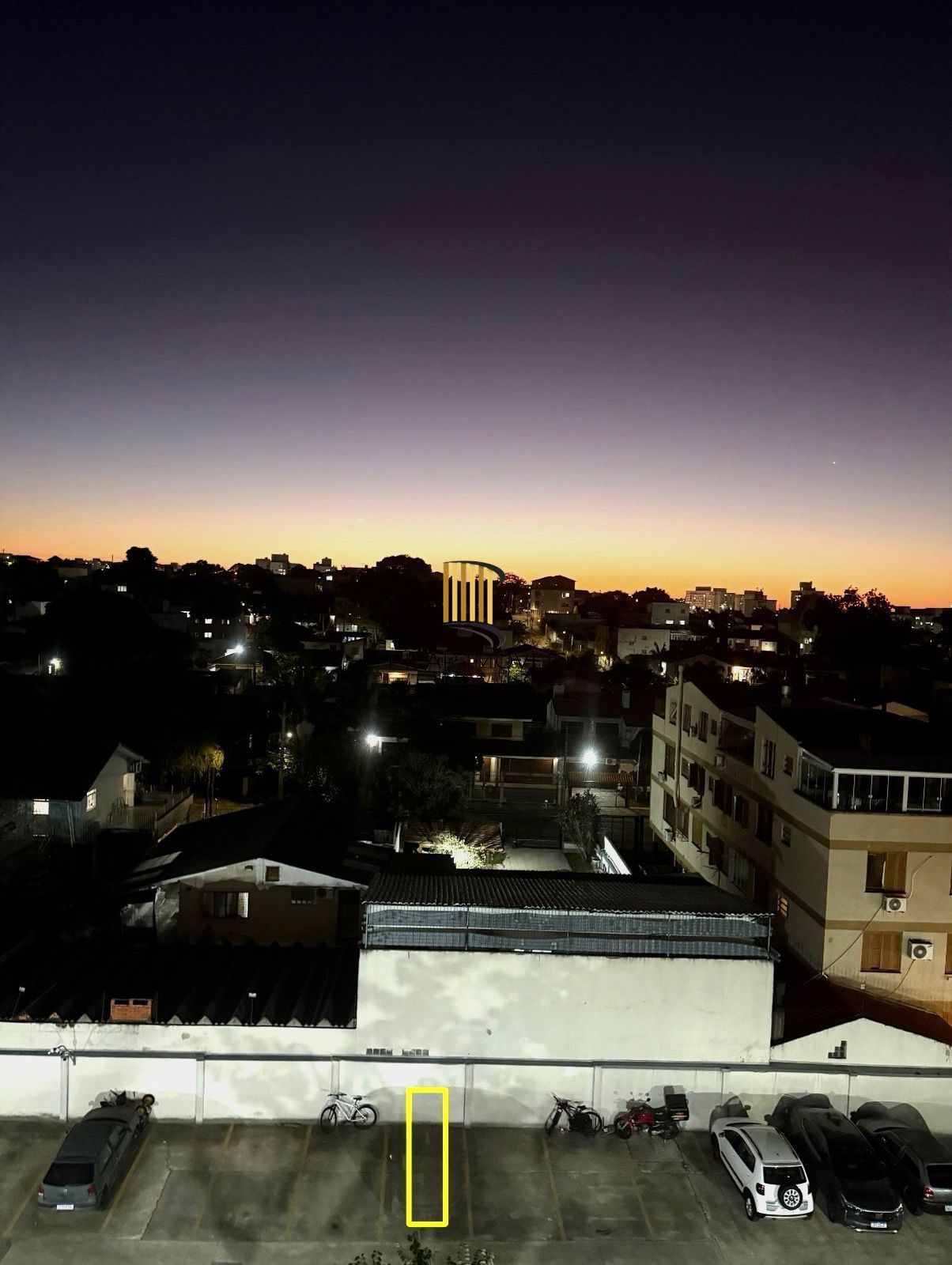 Apartamento 3 dormitórios com Suíte Semi Mobiliado com Vaga de Garagem