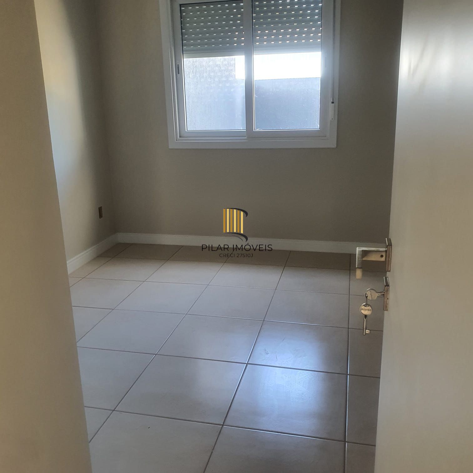 Casa geminada com 2 quartos e vaga de garagem no bairro Cruzeiro do sul