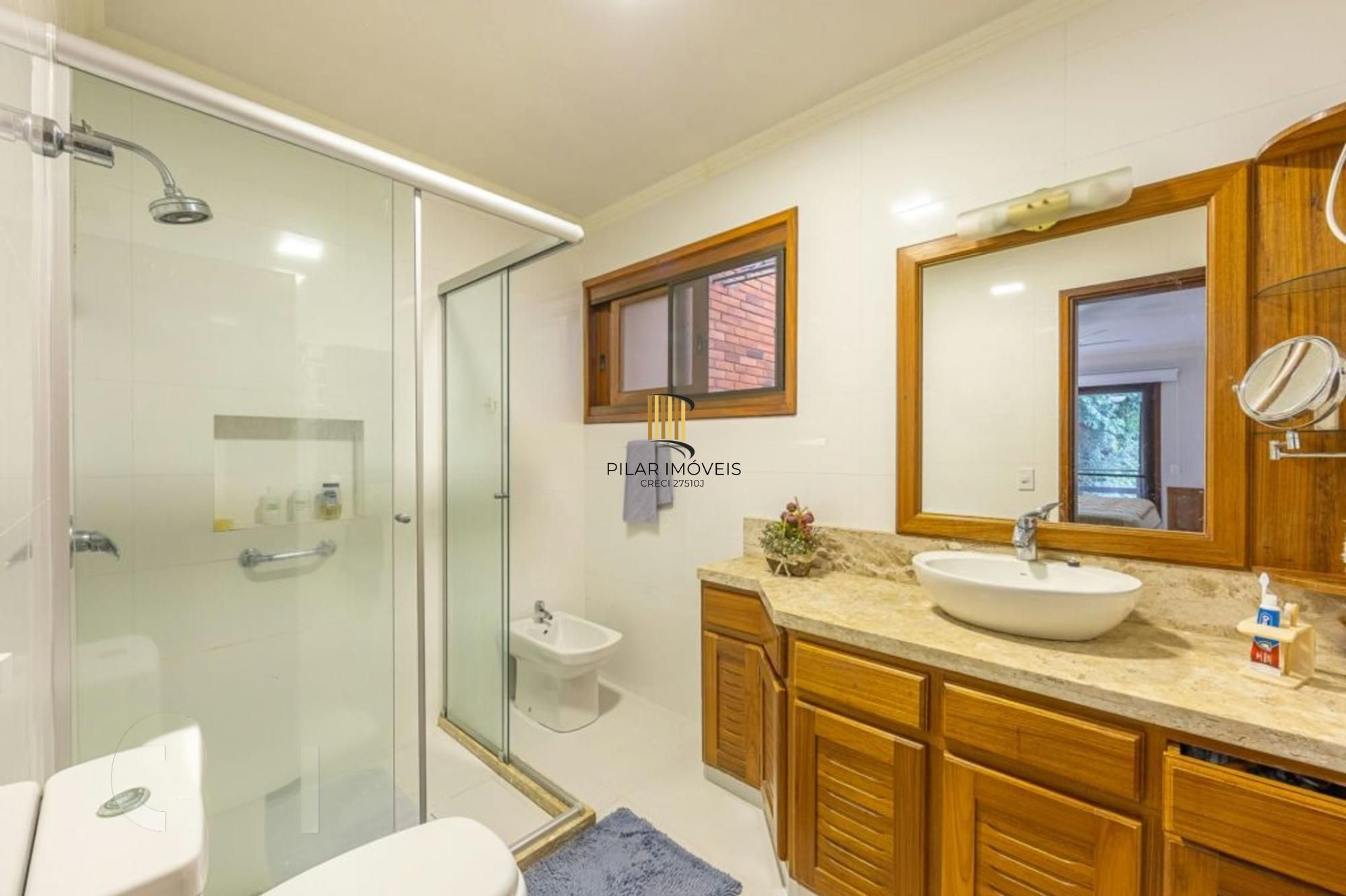 Casa com 4 Quartos, 4 banheiros, 4 vagas e 300 m² á venda  Chácara Das Pedras.