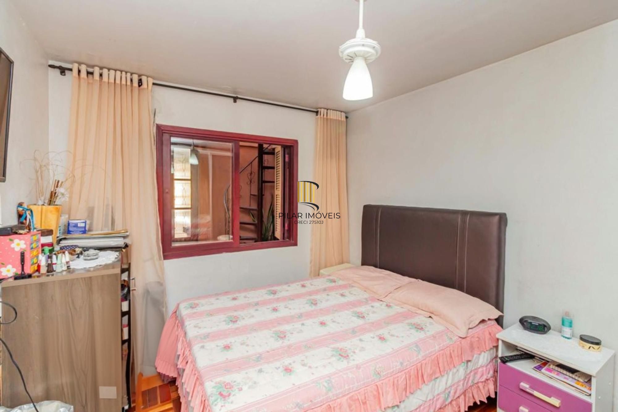 Casa com varanda fechada, 3 quartos, 2 vagas no bairro Farroupilha