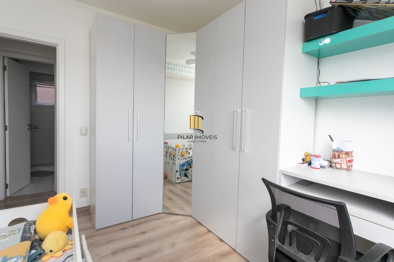 Apartamento com 3 quartos(1 suíte) e 2 vagas de garagem no Bairro Petrópolis