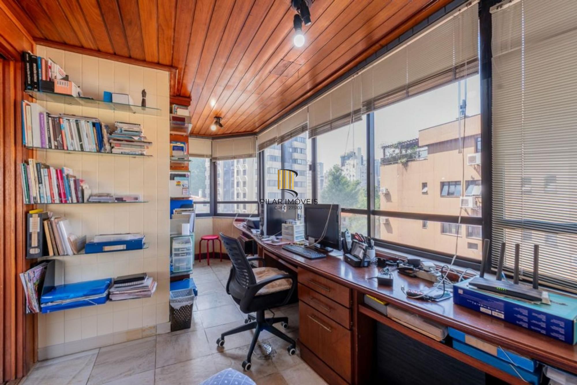 Apartamento de 4 dormitórios, 2 suítes, 2 vagas e elevador na Castro Alves.